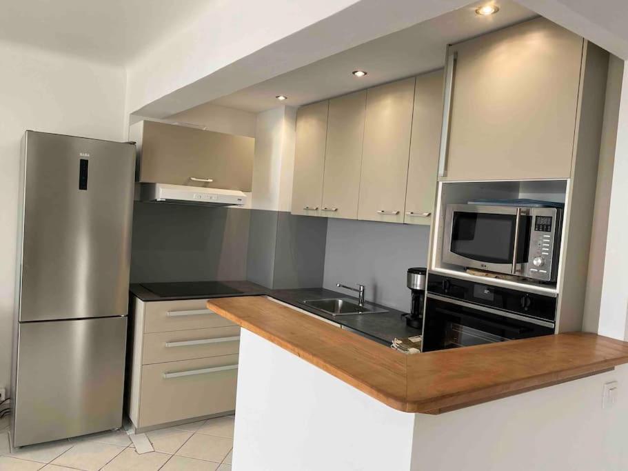 T3 Sur La Plage Vue Feerique Mer,Wifi, Parking Inclus , Clim La Ciotat Exterior photo