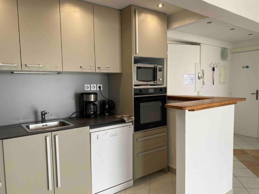 T3 Sur La Plage Vue Feerique Mer,Wifi, Parking Inclus , Clim La Ciotat Exterior photo