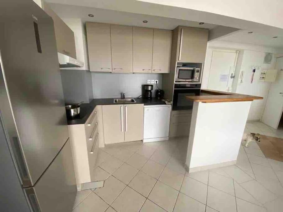 T3 Sur La Plage Vue Feerique Mer,Wifi, Parking Inclus , Clim La Ciotat Exterior photo